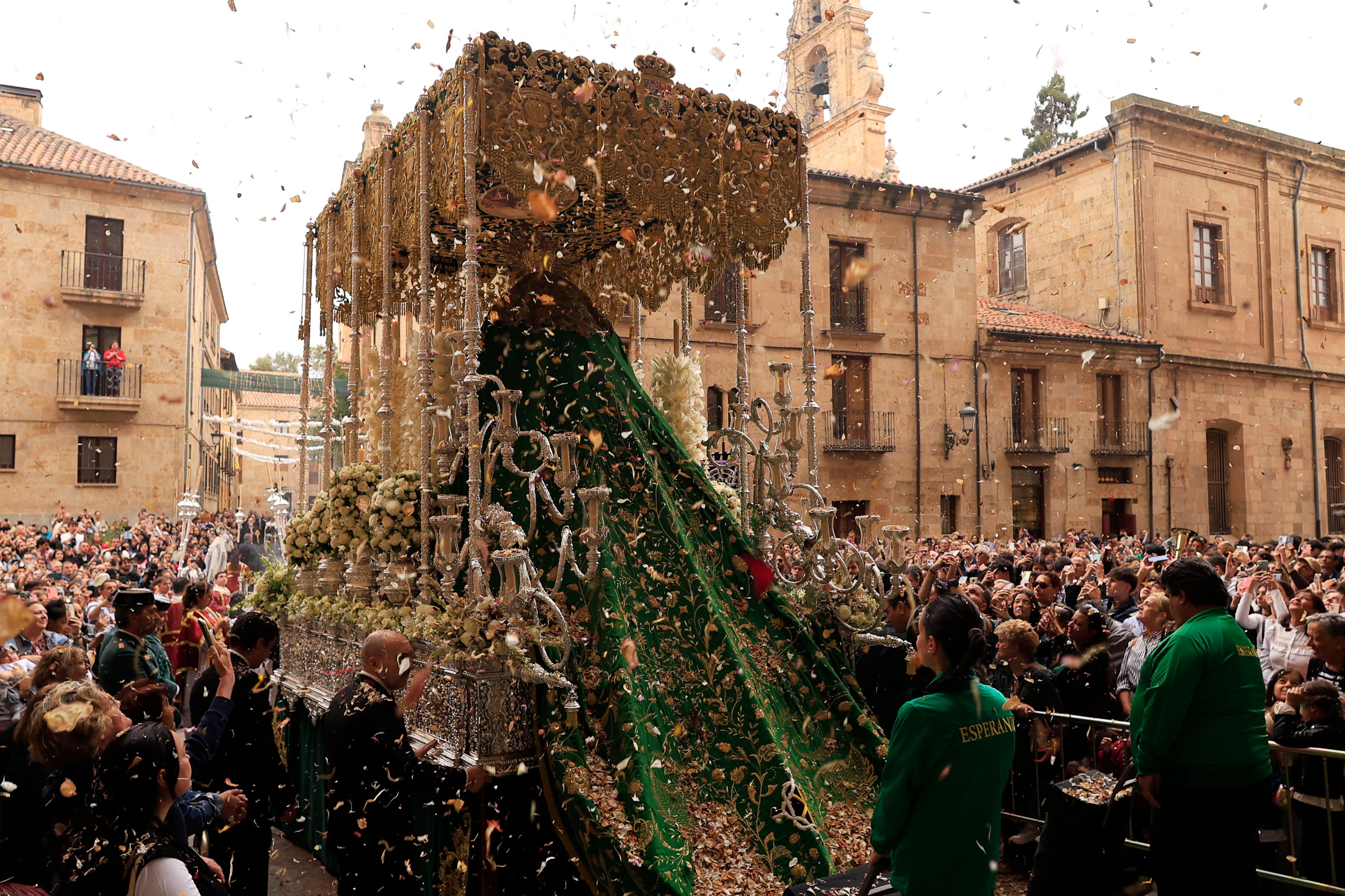 La procesión extraordinaria de la Esperanza, en imágenes