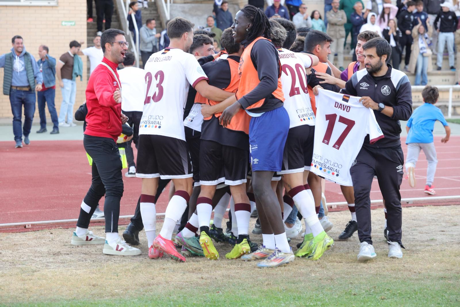 El Salamanca CF UDS vence al Ourense con un gol en el descuento