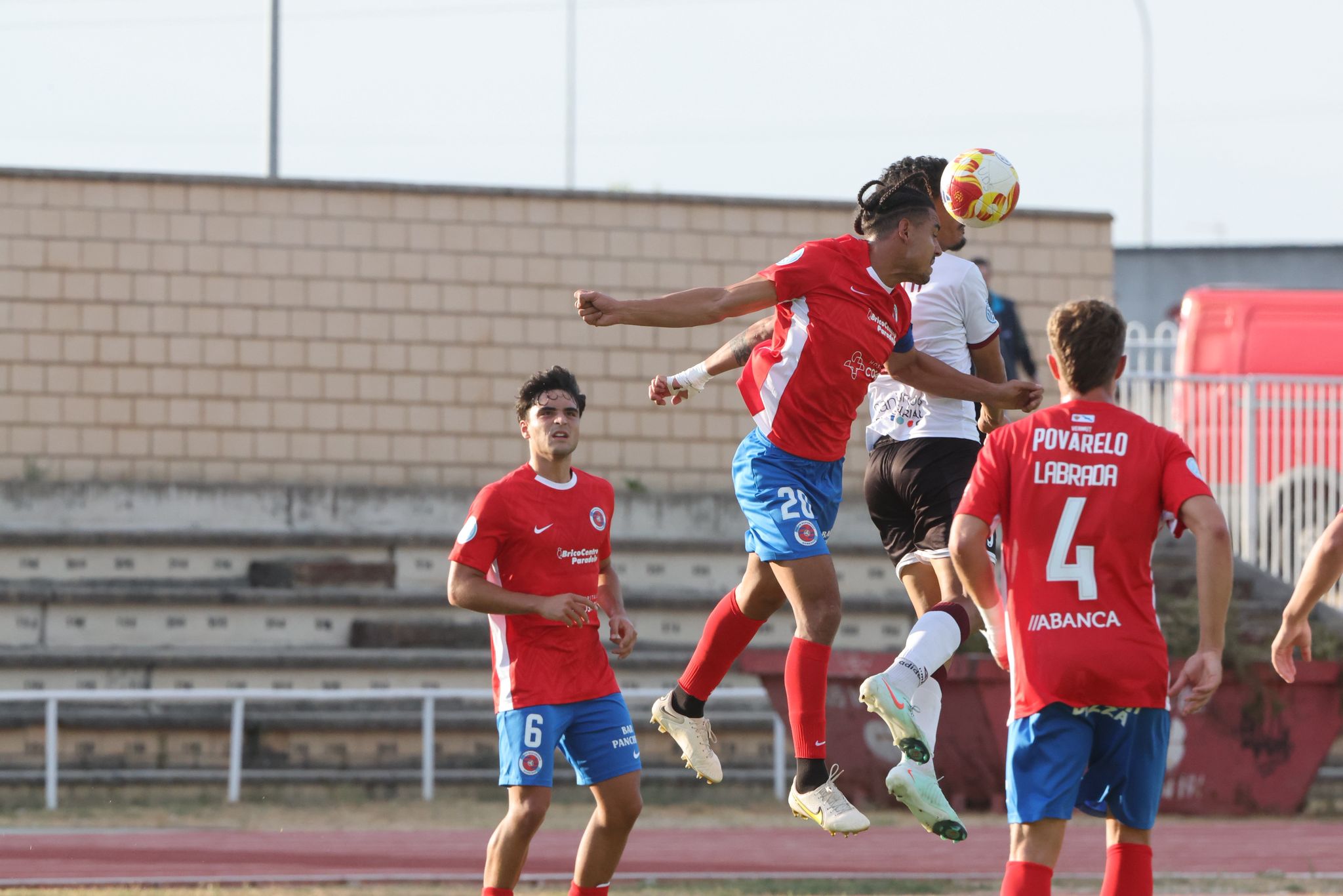 El Salamanca CF UDS vence al Ourense con un gol en el descuento