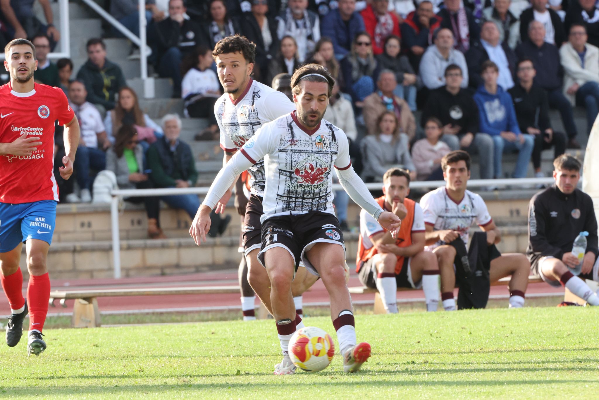 El Salamanca CF UDS vence al Ourense con un gol en el descuento