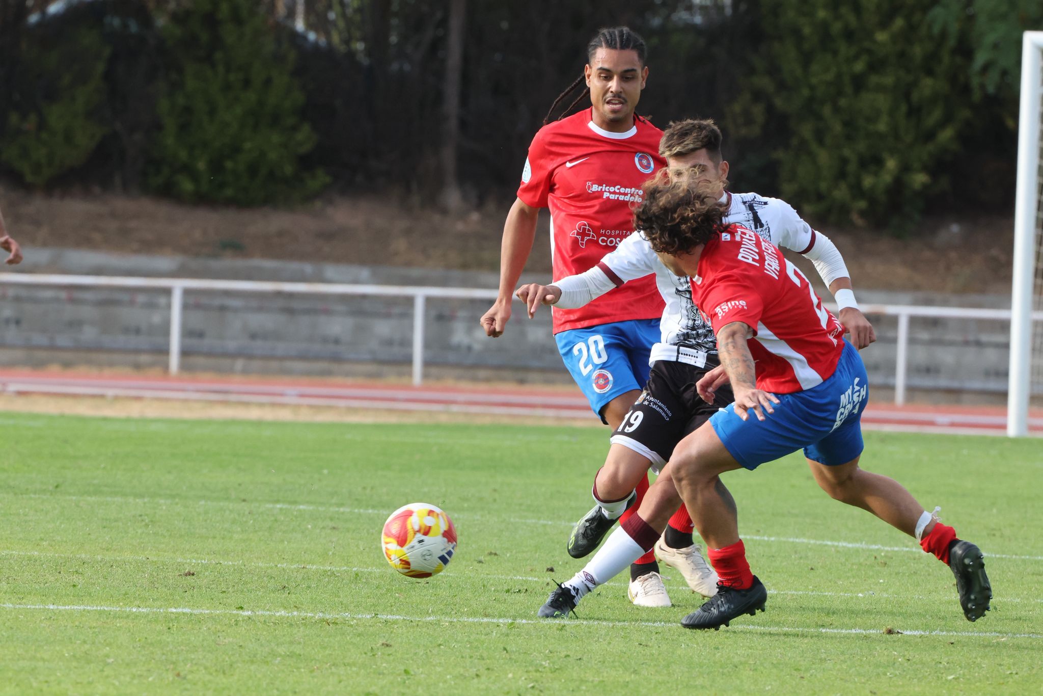 El Salamanca CF UDS vence al Ourense con un gol en el descuento