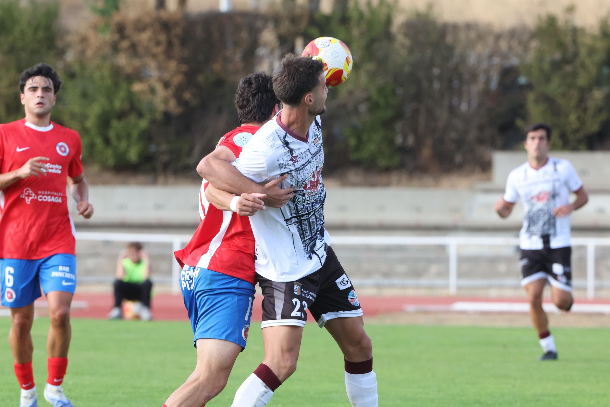 El Salamanca CF UDS vence al Ourense con un gol en el descuento