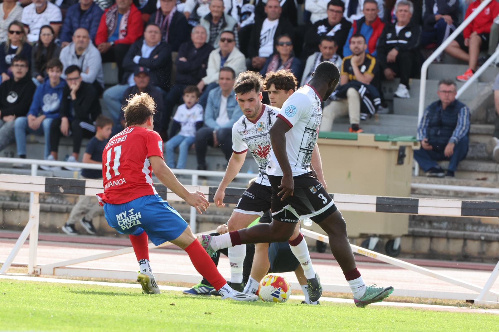 El Salamanca CF UDS vence al Ourense con un gol en el descuento