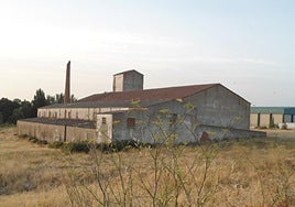 Antigua fábrica de licores de Tejares.
