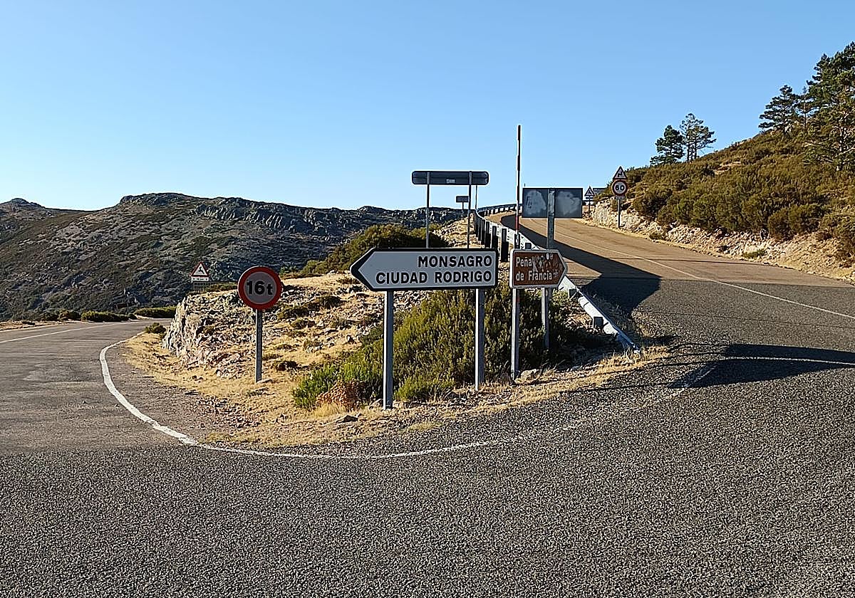 Paso de los lobos, desde la carretera de la Peña de Francia hacia Monsagro y el santuario.