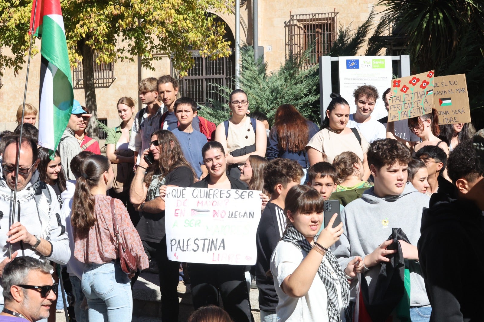 La manifestación de estudiantes en Salamanca a favor de Palestina, en imágenes