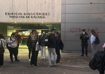 Algunos centros educativos sufren pintadas y bloqueos coincidiendo con la huelga estudiantil propalestina