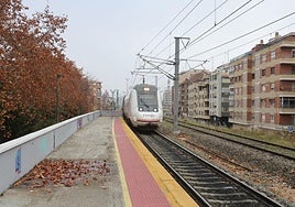 Imagen de archivo de un tren en el apeadero de La Alamedilla.