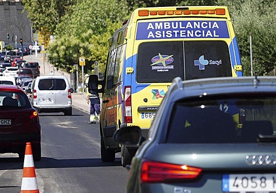 Una ambulancia, en una imagen de archivo en Salamanca.