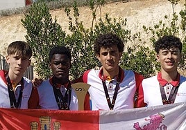 Grupo de jovenes que conforman el equipo castellano y leónes de relevos