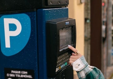 El pago por aparcar en las 35 calles de la nueva zona azul está contemplado a partir del 1 de enero