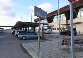 Parking del aeropuerto de Matacán en Salamanca.
