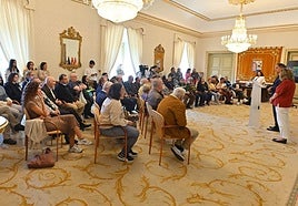 El alcalde de Salamanca, Carlos García Carbayo, en la recepción a la Asociación Salud Mental – AFEMC.