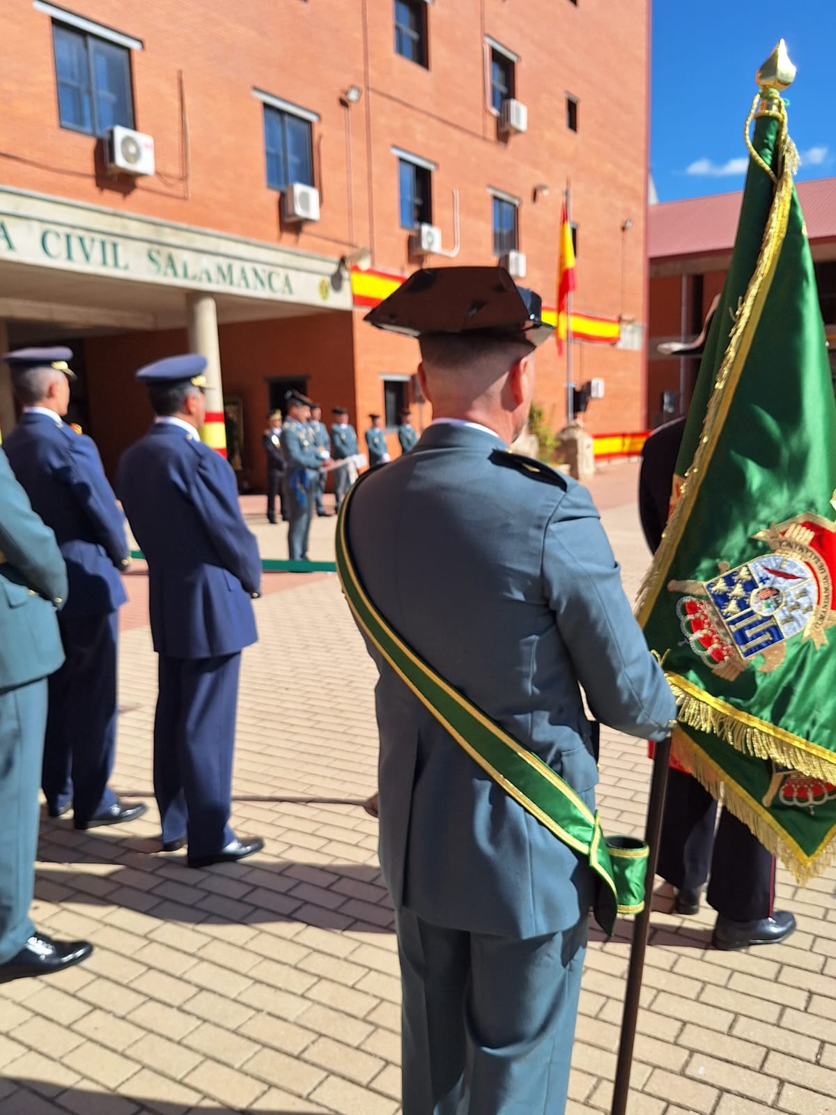 Salamanca y la provincia se vuelcan con la Guardia Civil en el Día del Pilar
