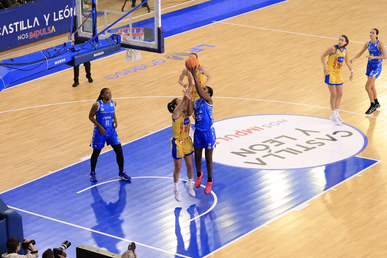 El partido entre Avenida y el Cadí La Seu, en imágenes