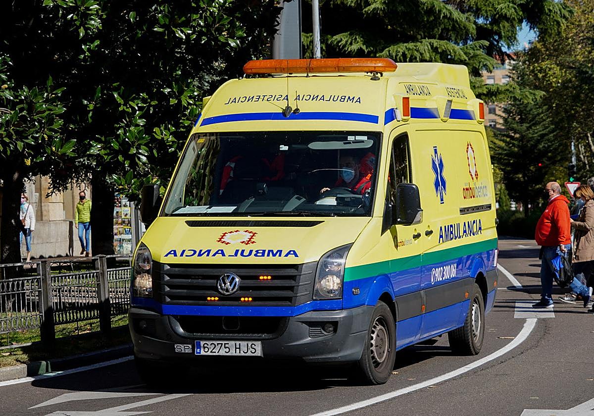 Una ambulancia en Salamanca en una imagen de archivo.