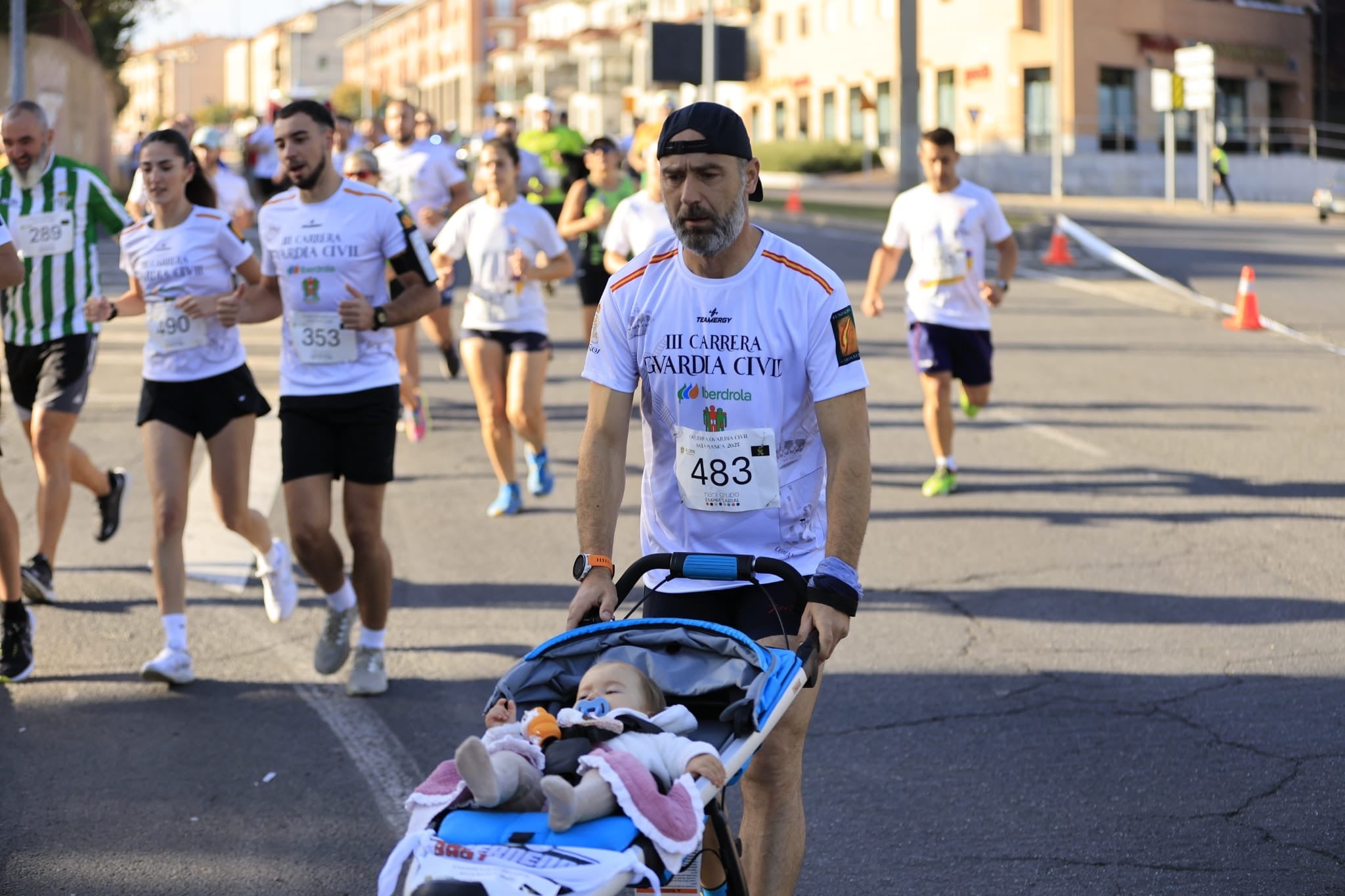 La III Carrera Solidaria de la Guardia Civil en Salamanca, en imágenes