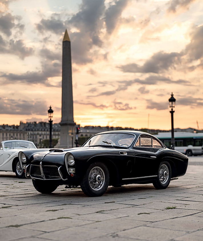 Imagen secundaria 2 - Una foto original de su época de producción, los tres Pegaso subastados y el ejemplar de Salamanca.