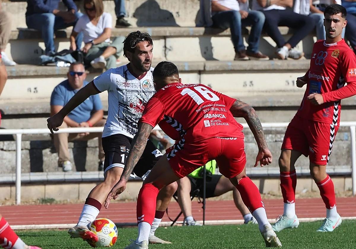 Una acción del duelo entre el Salamanca UDS y la Sarriana en Las Pistas.