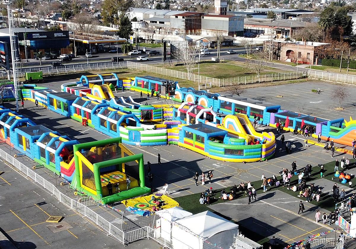 Un impresionante circuito hinchable llega a Salamanca