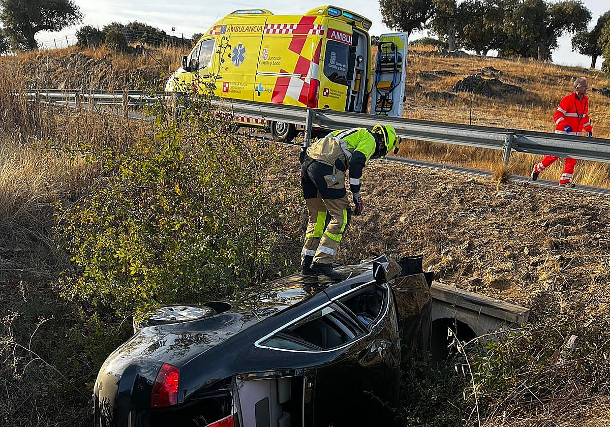 El coche tras dar varias vueltas de campana