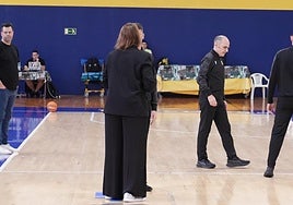 Anna Montañana dialoga con los colegiados del encuentro