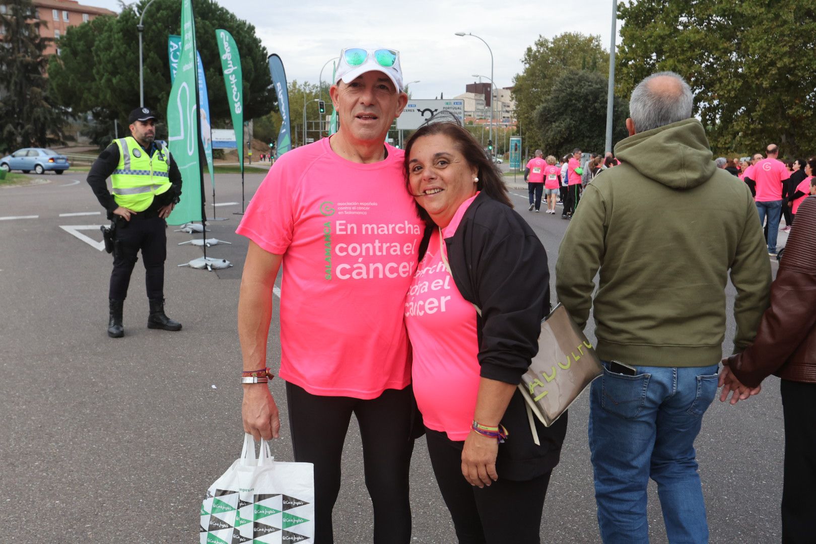 Salamanca ve la vida de color de rosa en la XI Marcha Contra el Cáncer