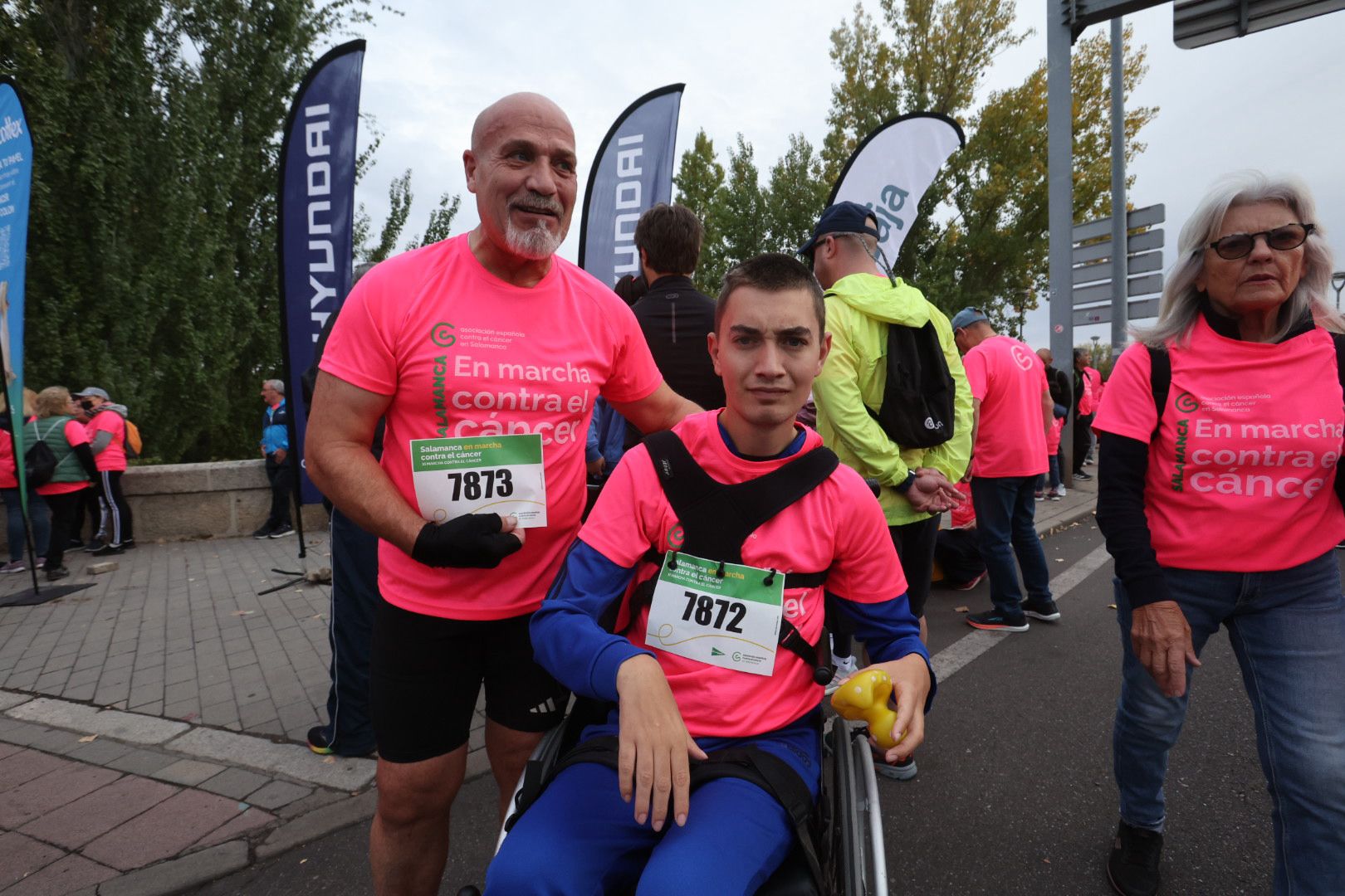 Salamanca ve la vida de color de rosa en la XI Marcha Contra el Cáncer