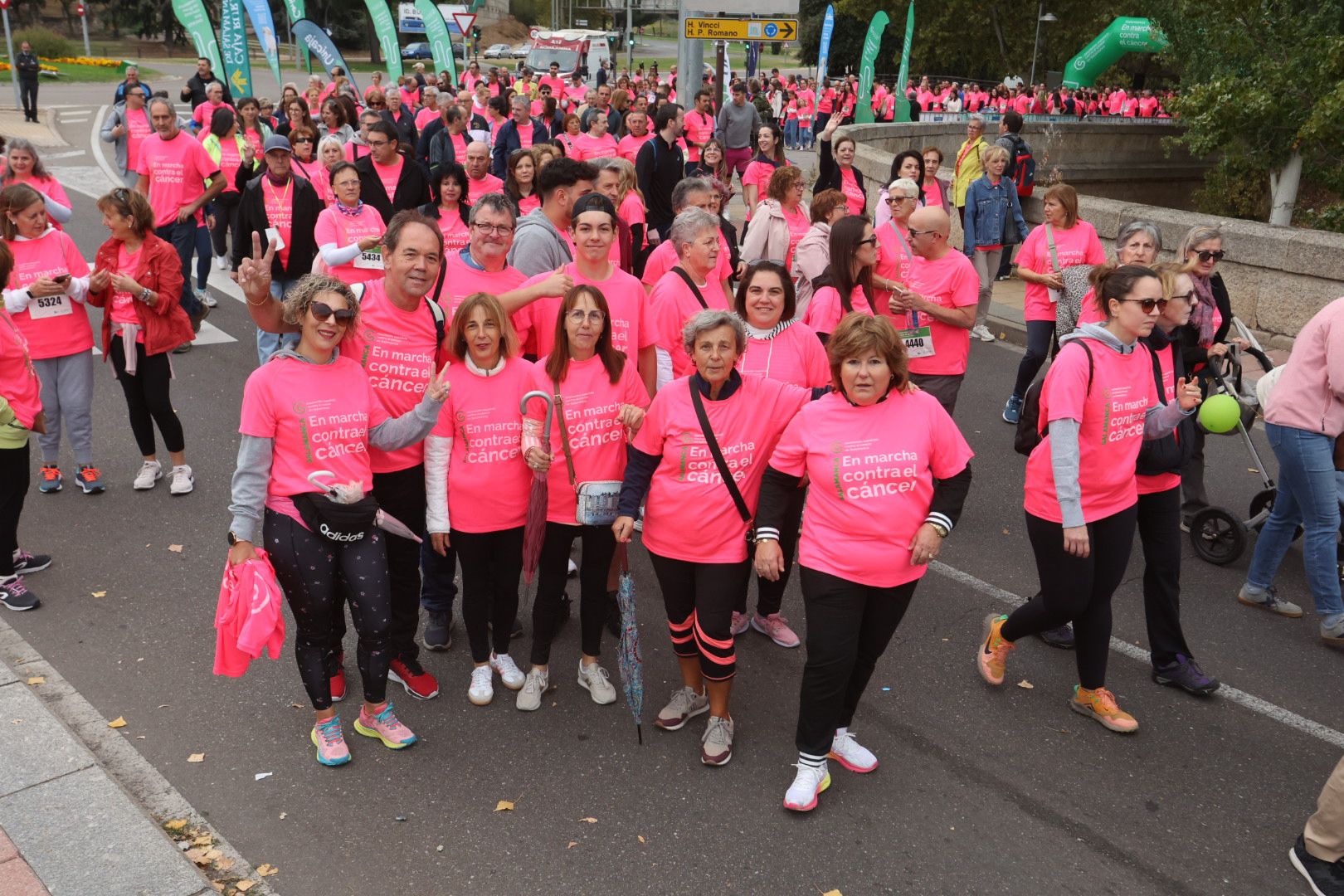 Salamanca ve la vida de color de rosa en la XI Marcha Contra el Cáncer