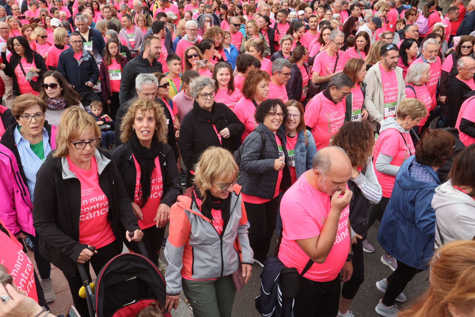 Salamanca ve la vida de color de rosa en la XI Marcha Contra el Cáncer