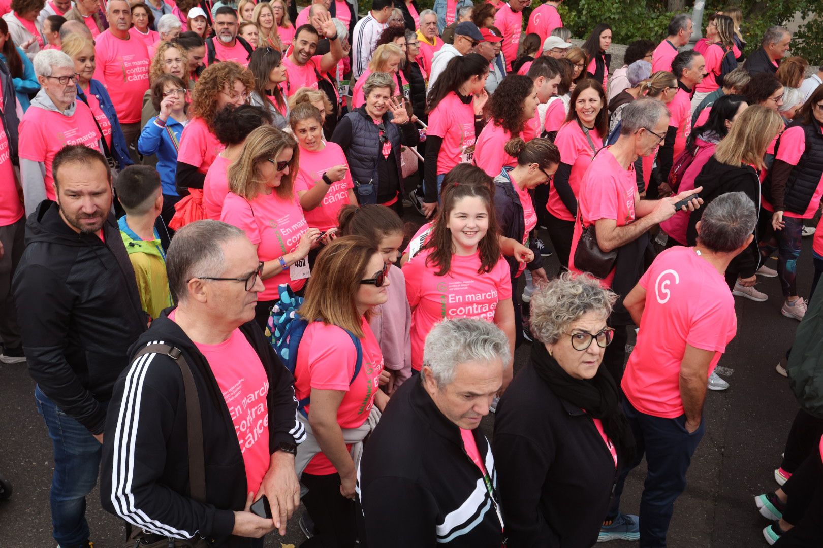 Salamanca ve la vida de color de rosa en la XI Marcha Contra el Cáncer