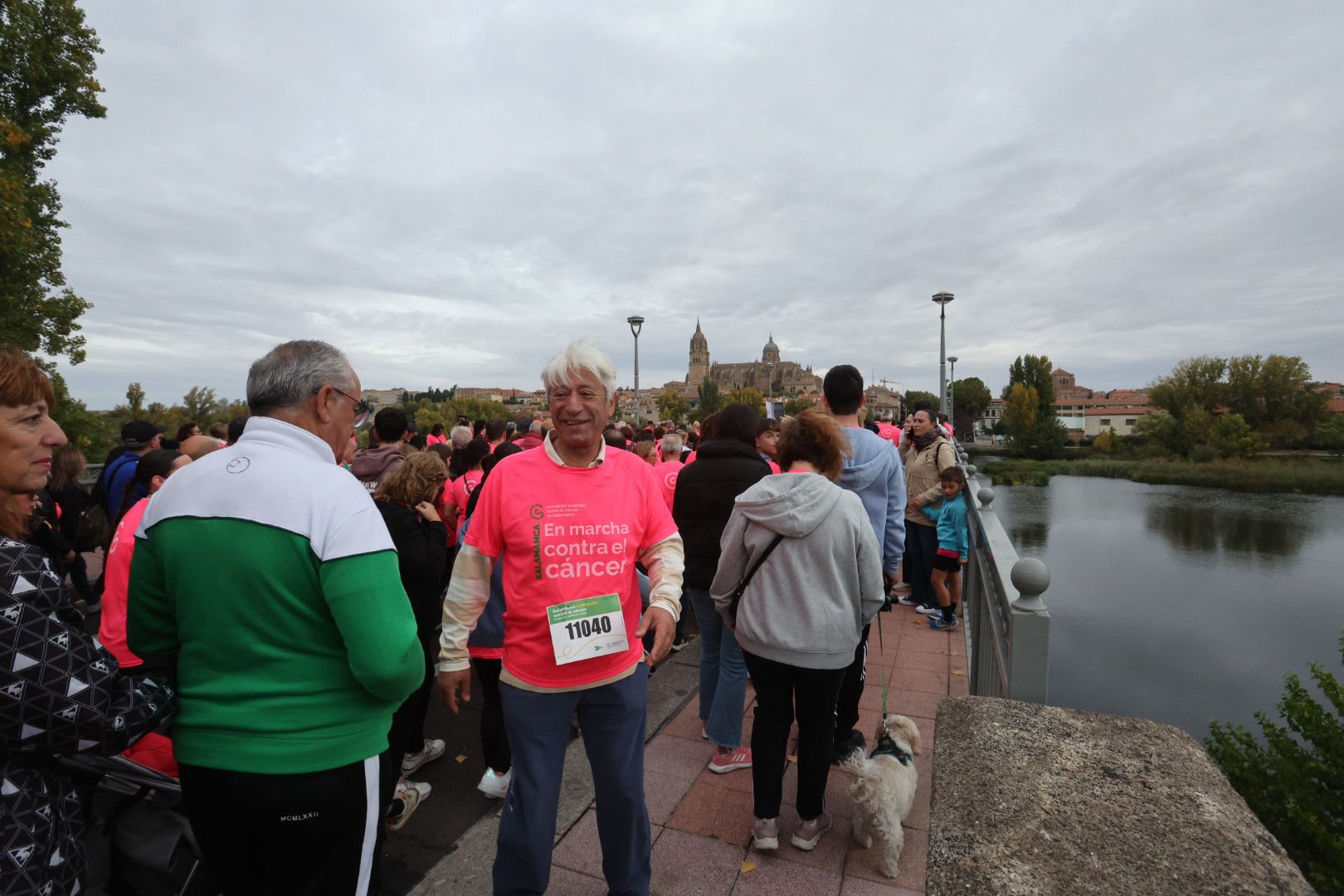 Salamanca ve la vida de color de rosa en la XI Marcha Contra el Cáncer