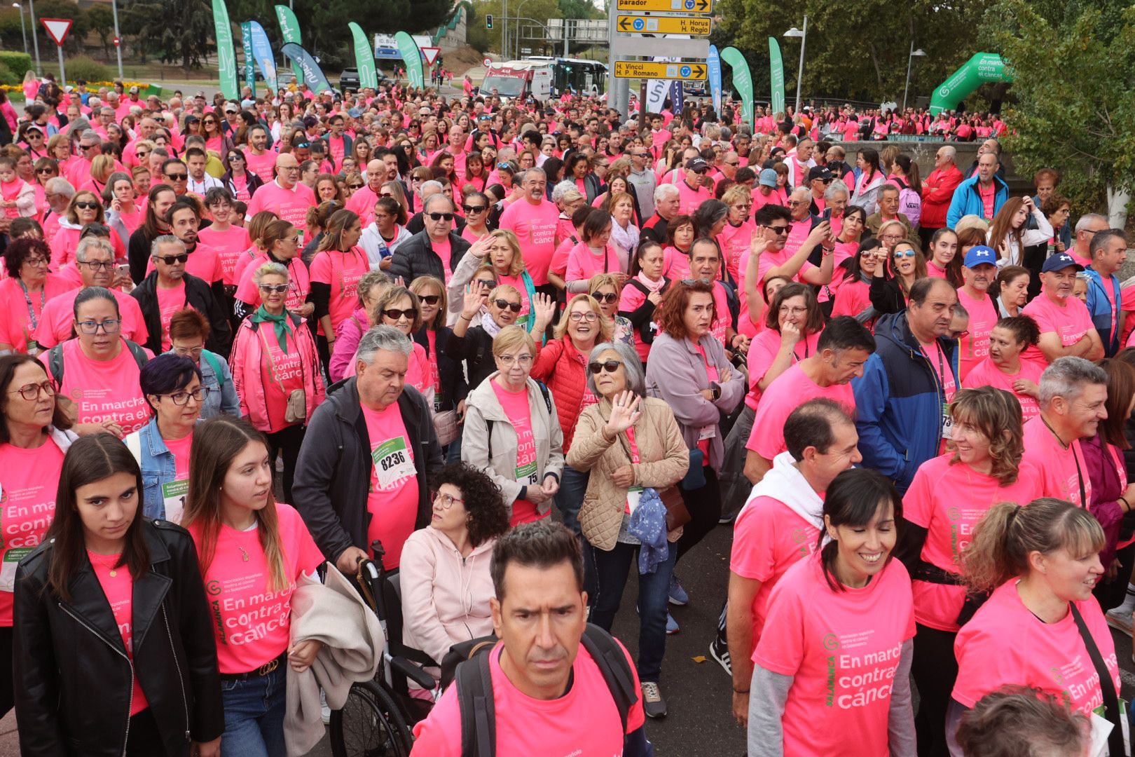 Salamanca ve la vida de color de rosa en la XI Marcha Contra el Cáncer