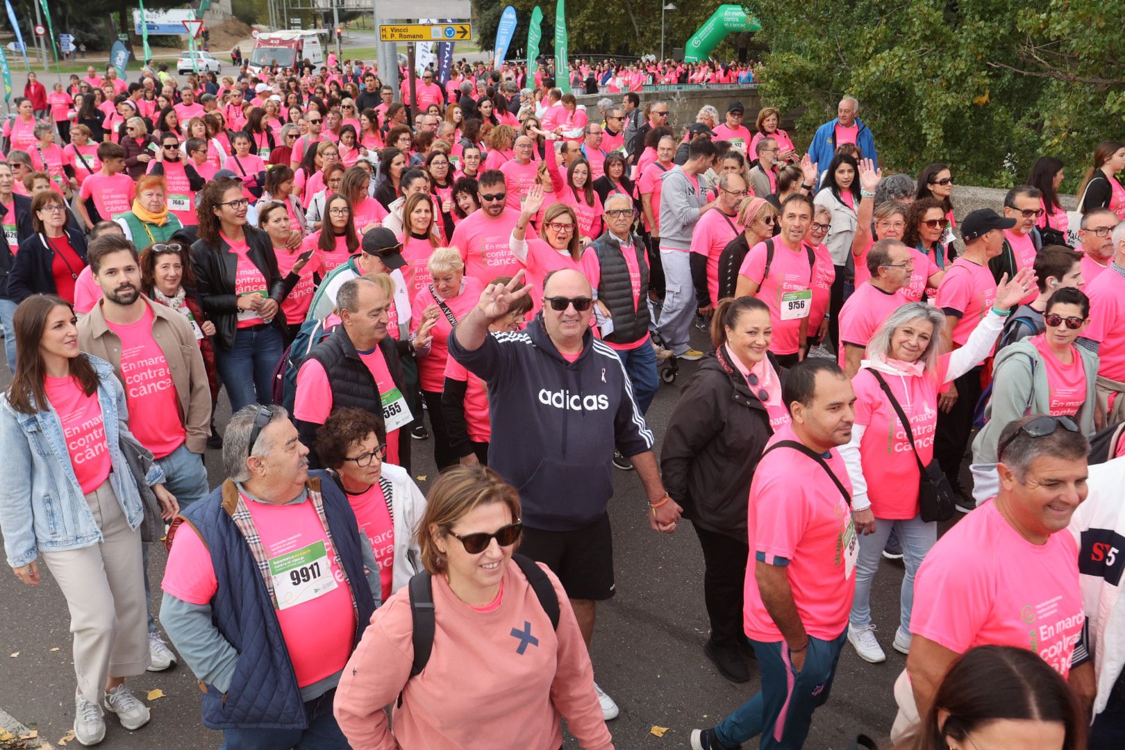 Salamanca ve la vida de color de rosa en la XI Marcha Contra el Cáncer