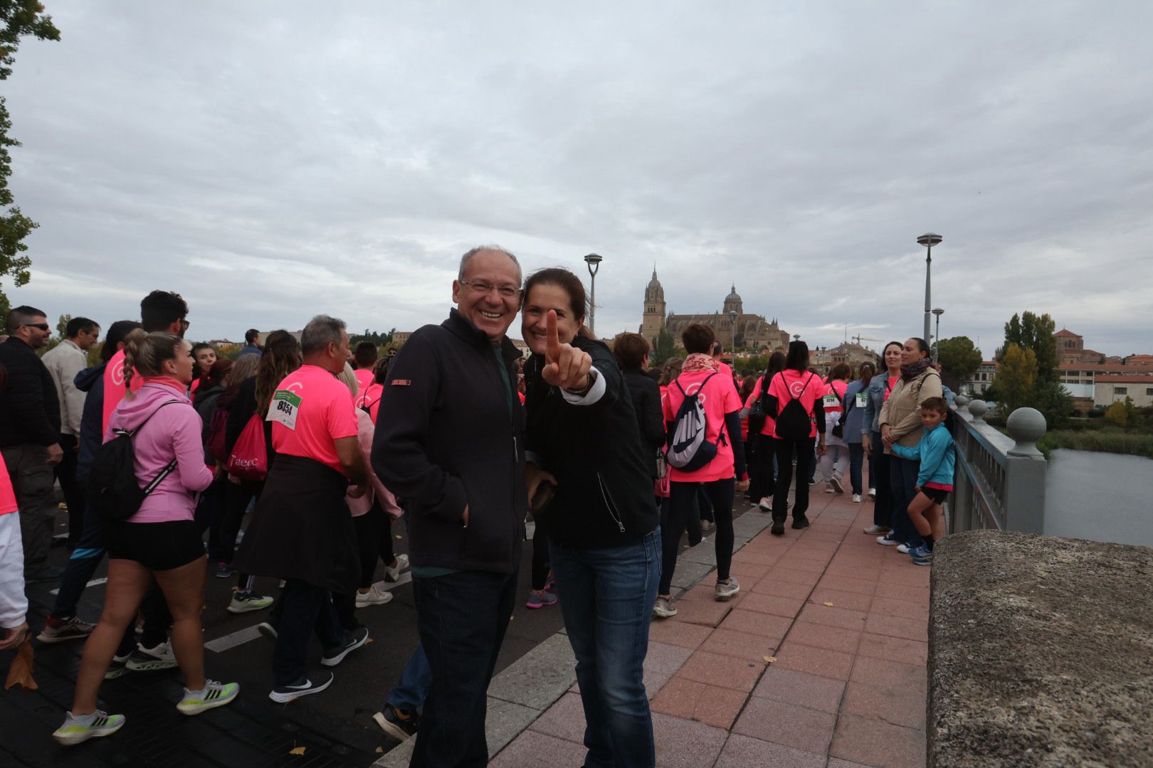 Salamanca ve la vida de color de rosa en la XI Marcha Contra el Cáncer