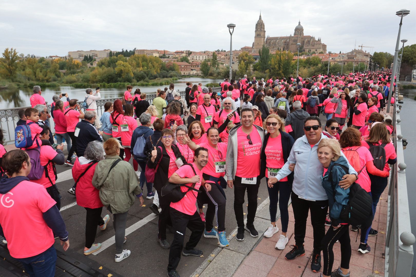 Salamanca ve la vida de color de rosa en la XI Marcha Contra el Cáncer