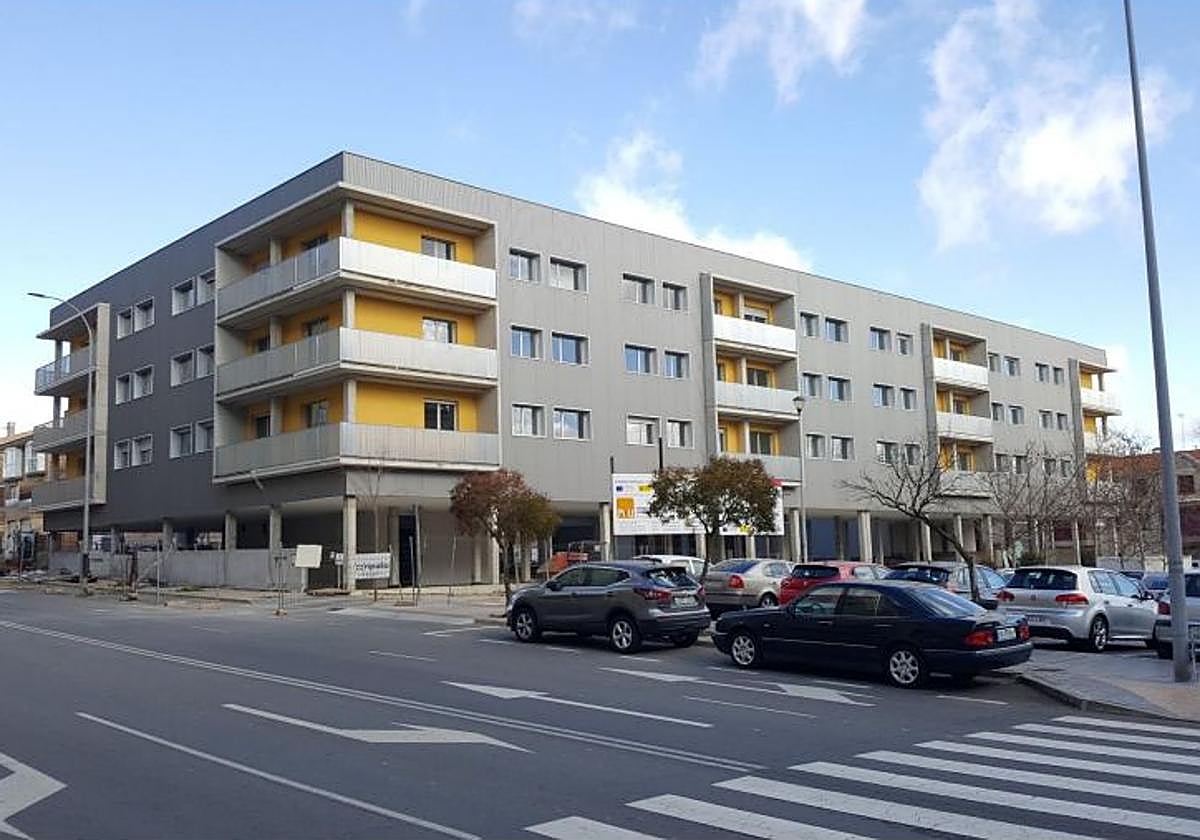 Edificio de viviendas públicas, garajes y trasteros en el barrio de Capuchinos.