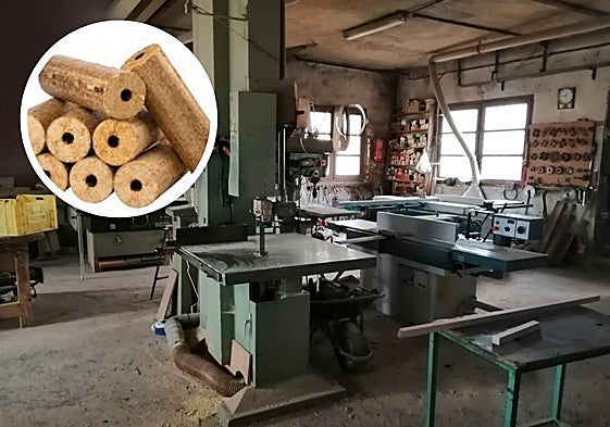 Interior de la carpintería en venta y briquetas cilíndricas combustibles.