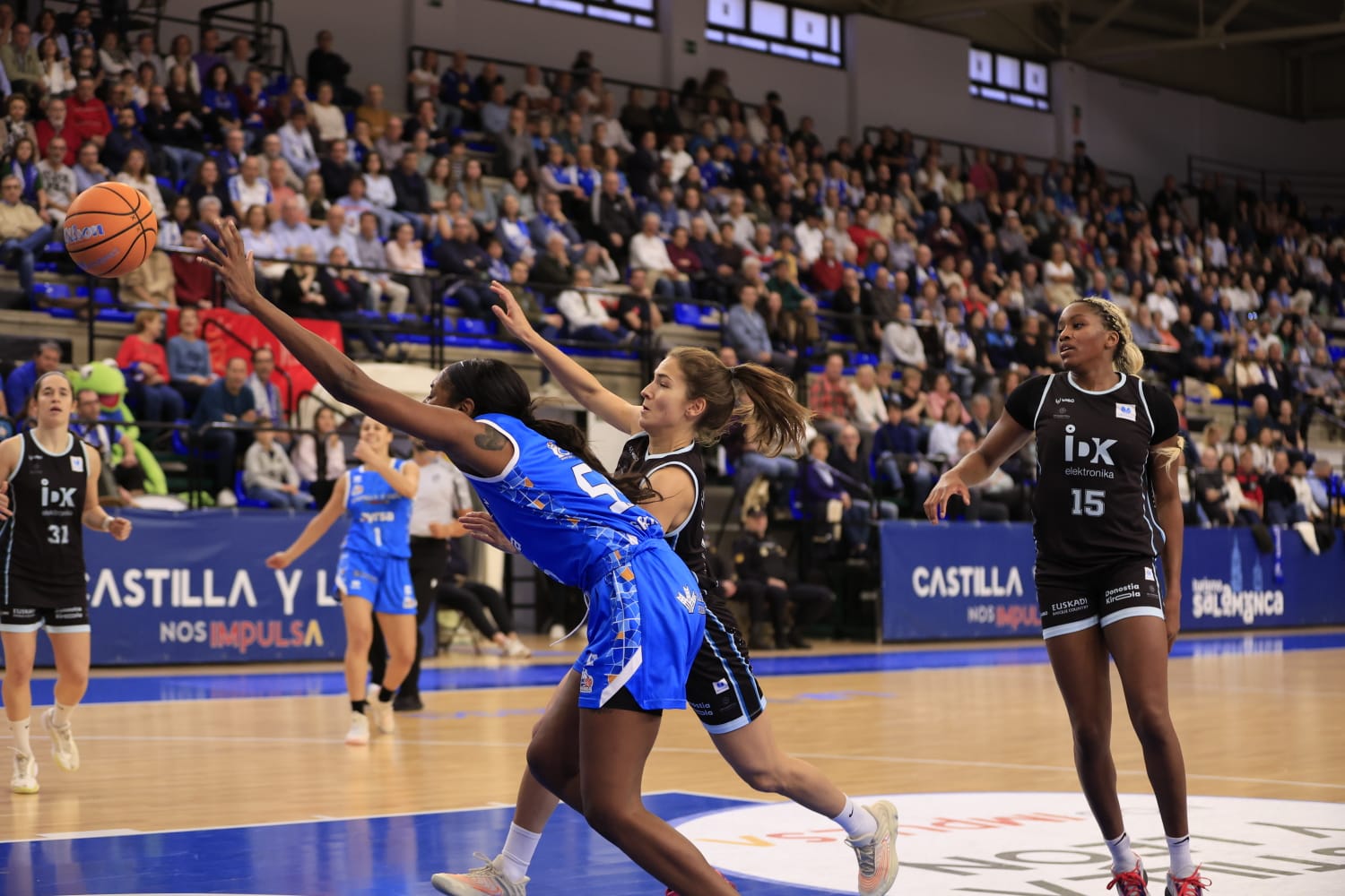 El Perfumerías Avenida - IDK Euskotren, en imágenes