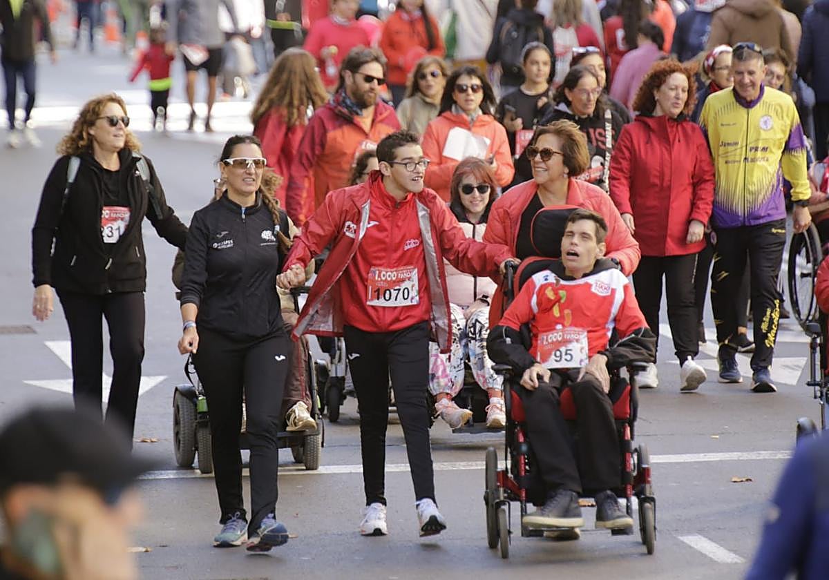 La inclusión inunda las calles de Salamanca con la carrera de los Mil Pasos