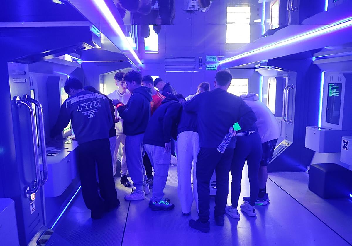 El instituto de Salamanca que enseña finanzas a través de un escape room espacial