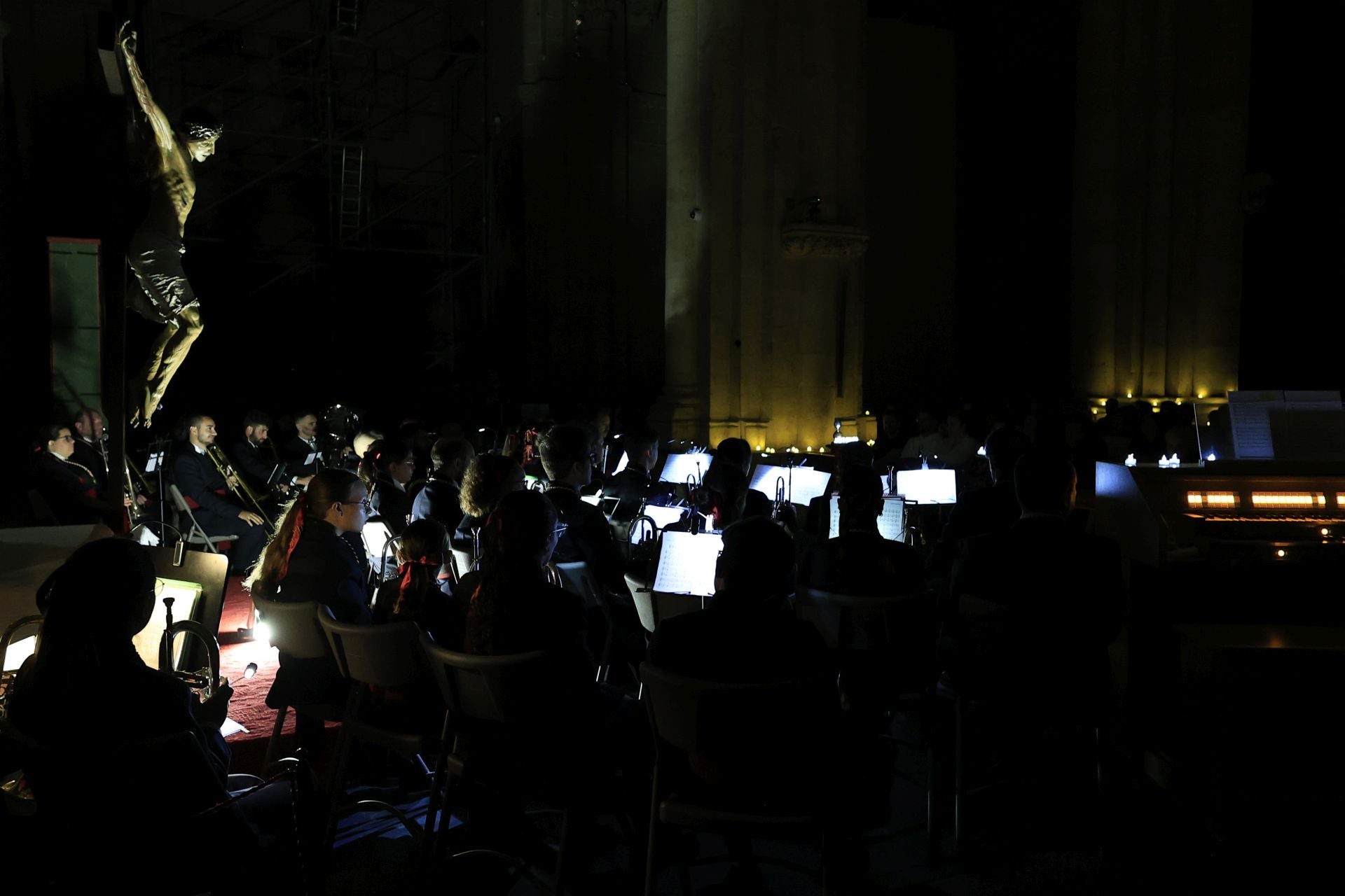 Salamanca vive una madrugada de Jueves Santo a finales de octubre