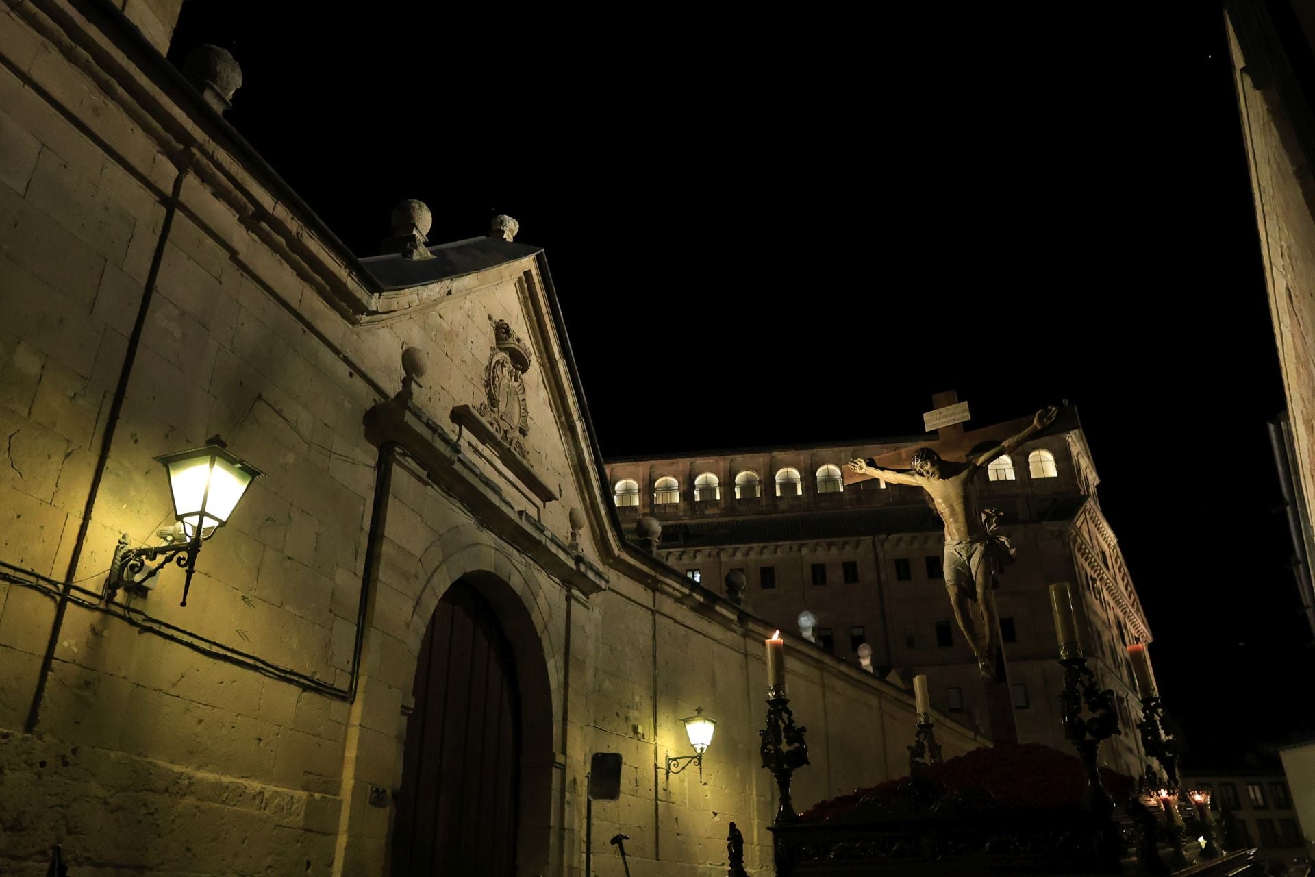 Salamanca vive una madrugada de Jueves Santo a finales de octubre