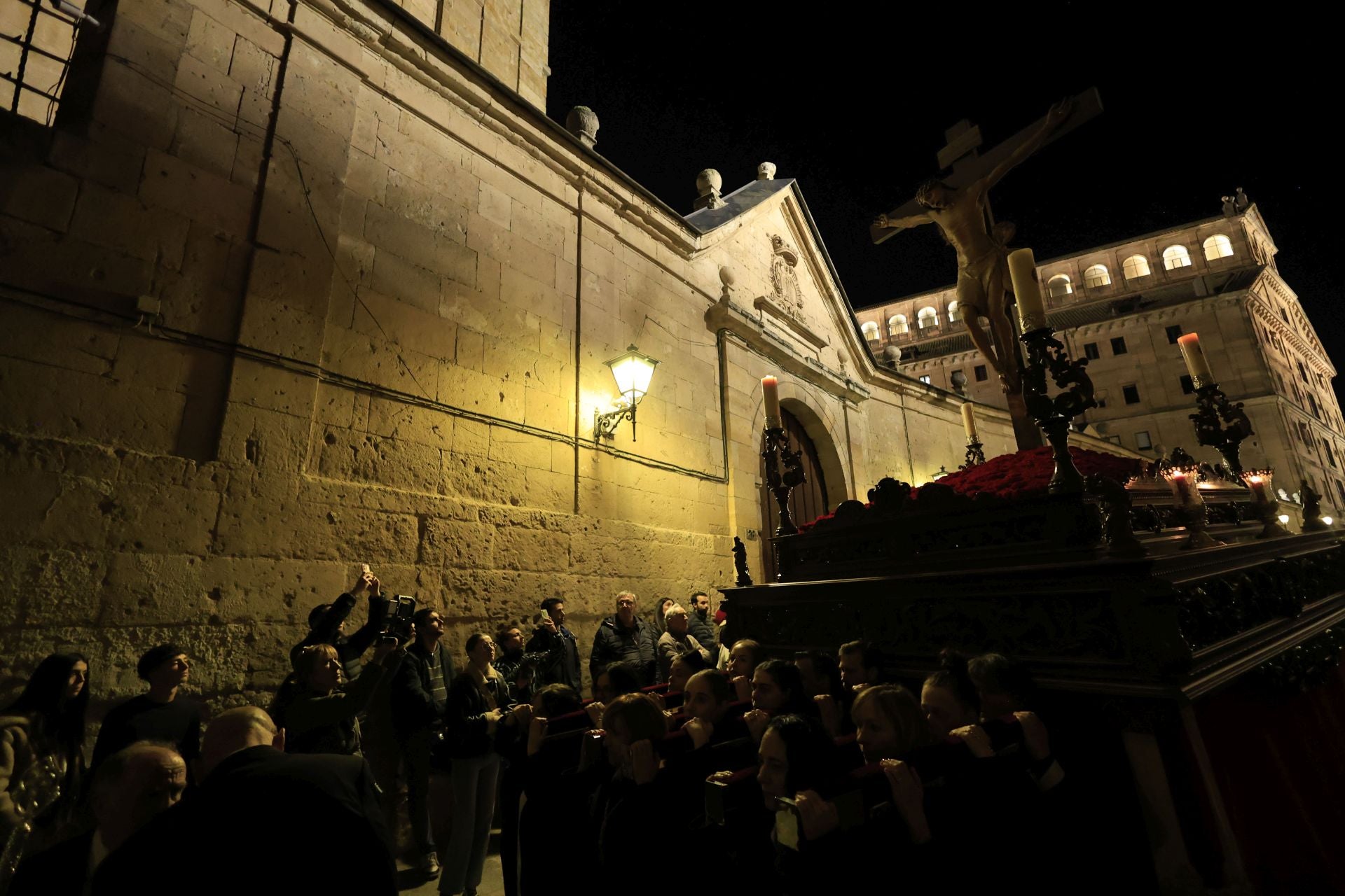 Salamanca vive una madrugada de Jueves Santo a finales de octubre