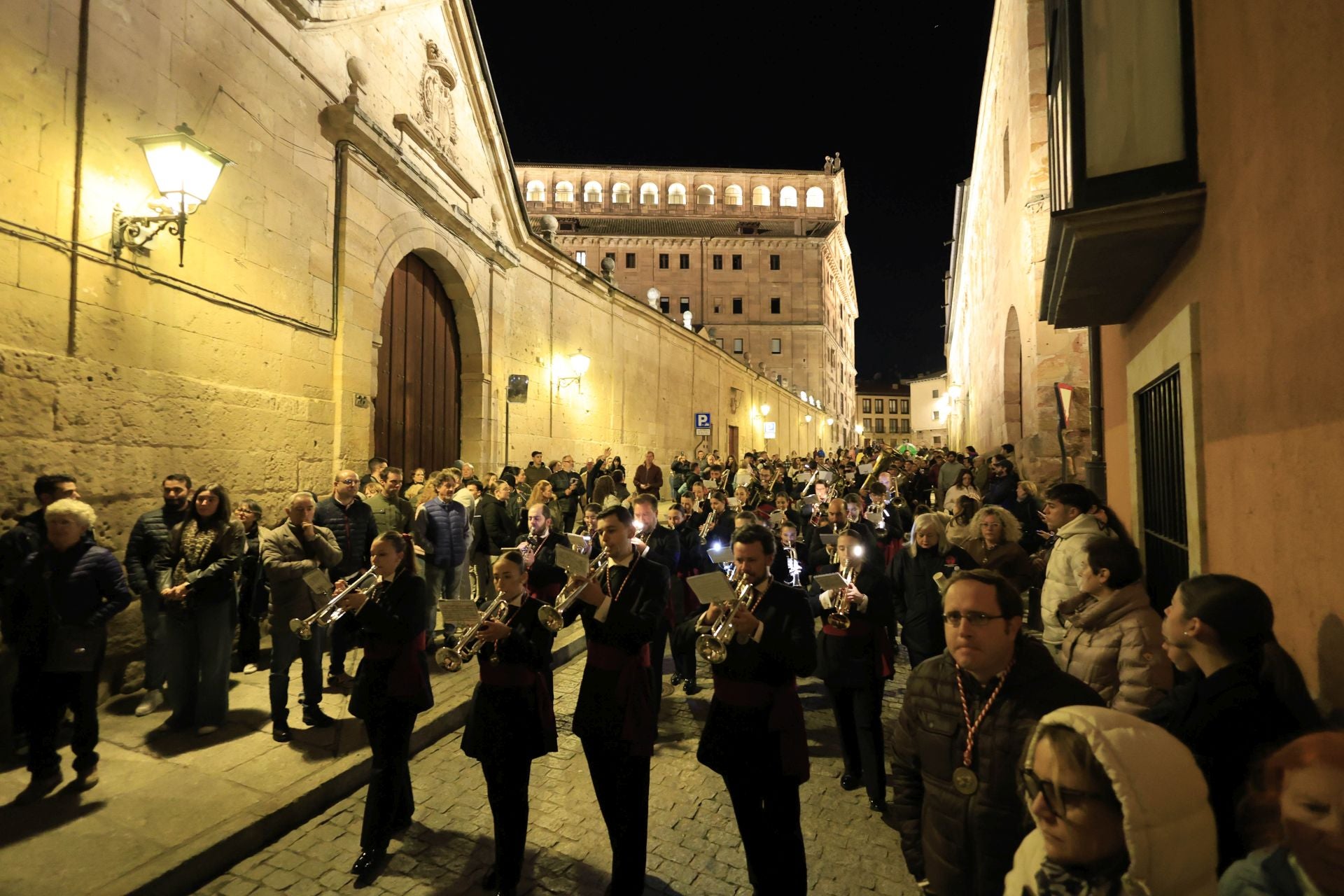 Salamanca vive una madrugada de Jueves Santo a finales de octubre