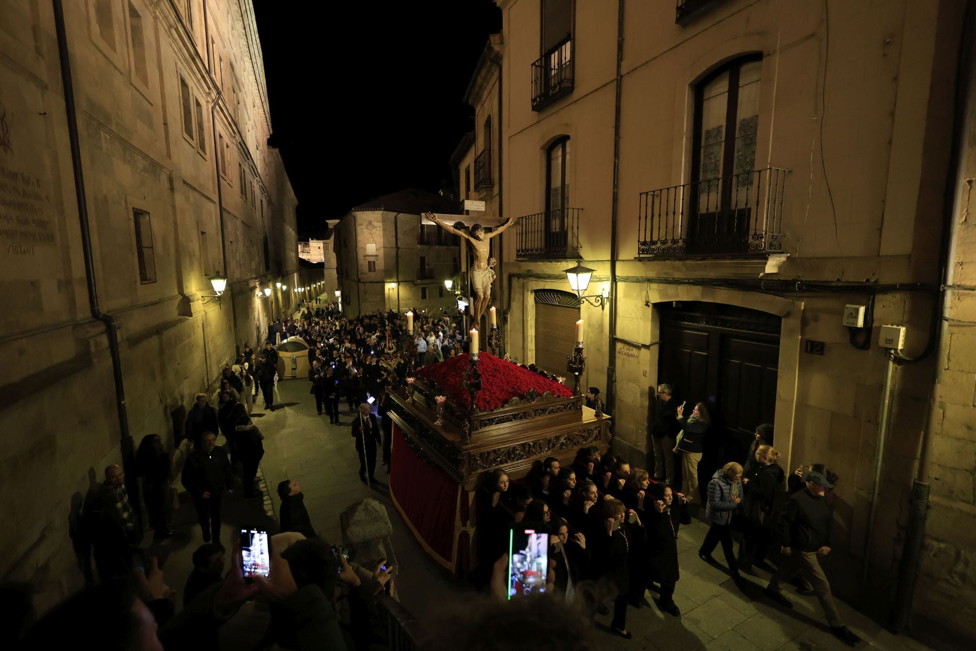 Salamanca vive una madrugada de Jueves Santo a finales de octubre