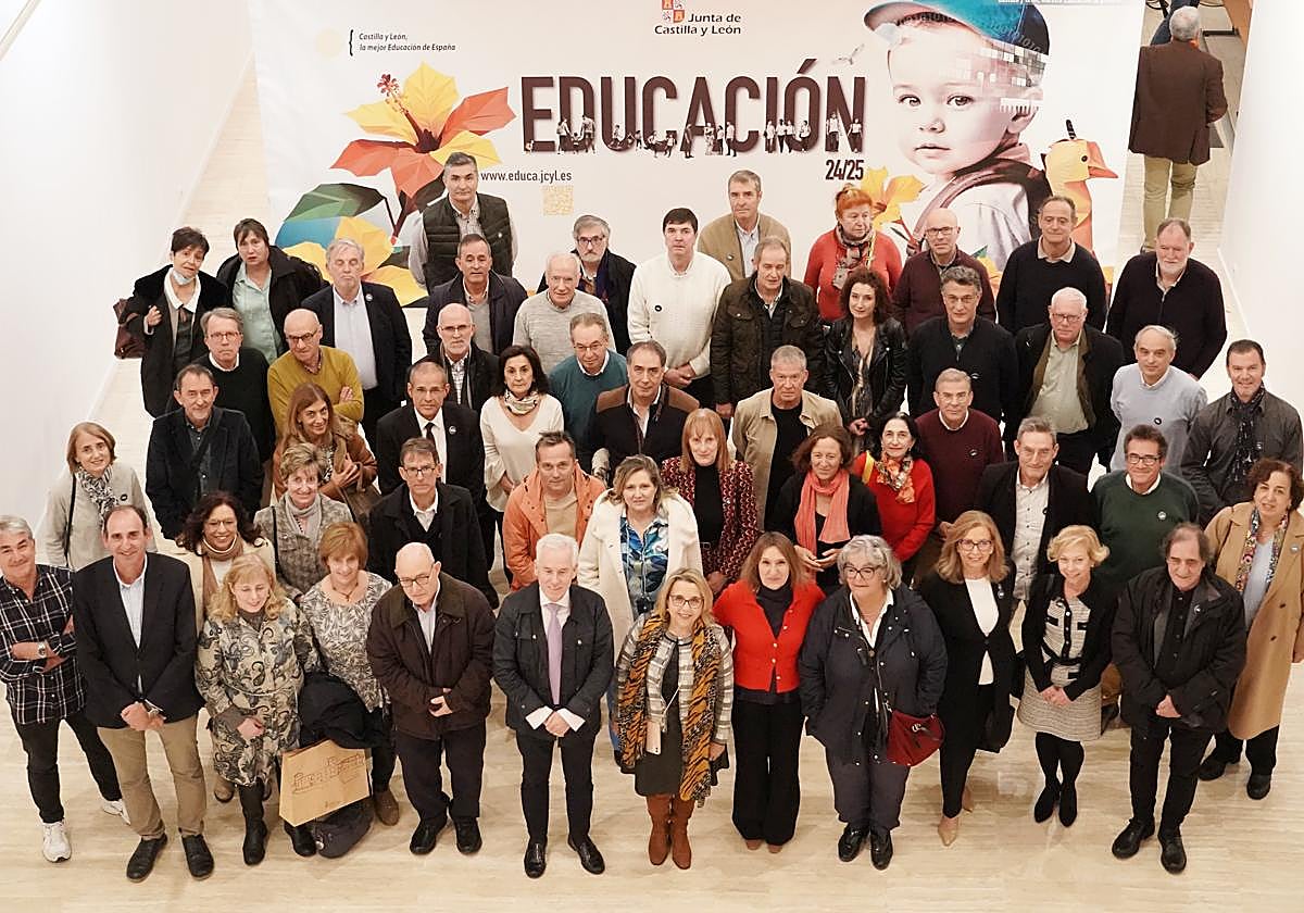 Entrega de diplomas a los profesores honoríficos de Castilla y León del pasado curso.