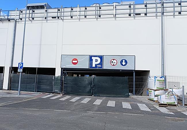 El acceso al parking del nuevo Lidl, ya terminado.