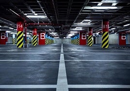 Interior de un aparcamiento colectivo.