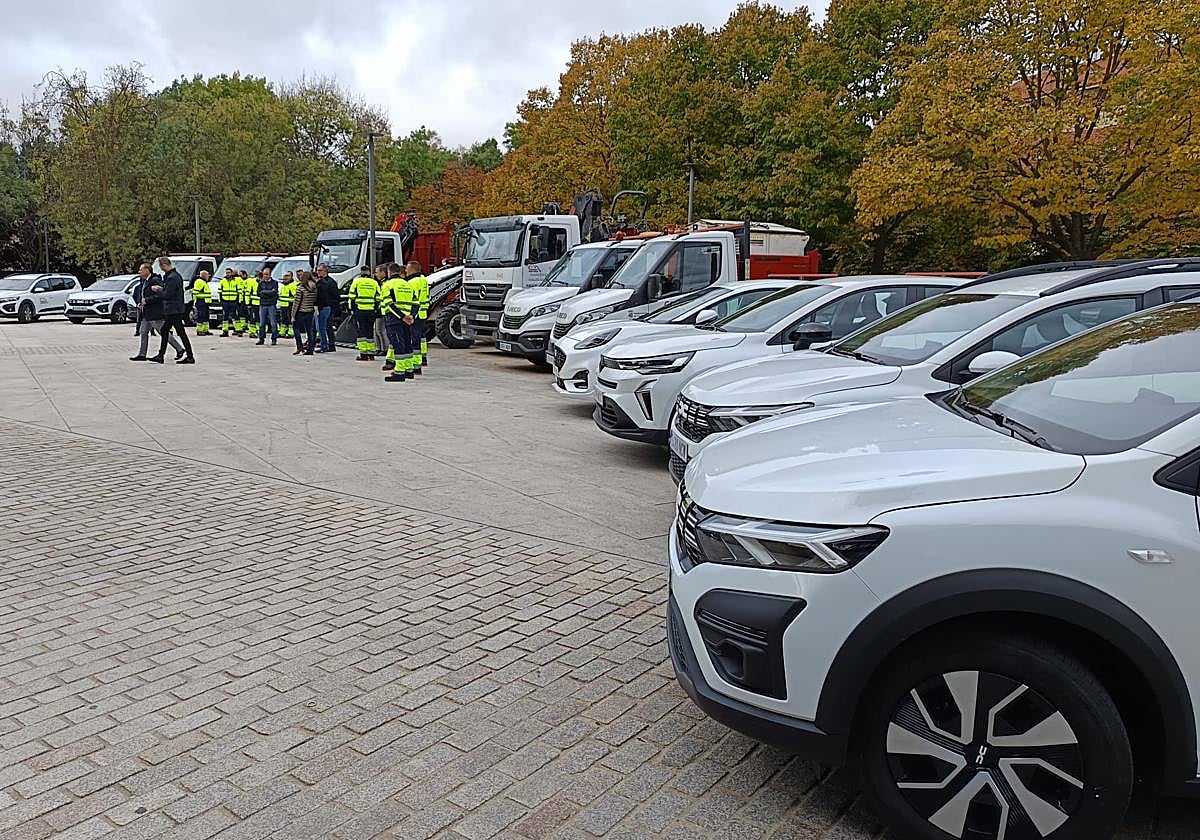 Los nuevos coches del servicio de reparación de calles.